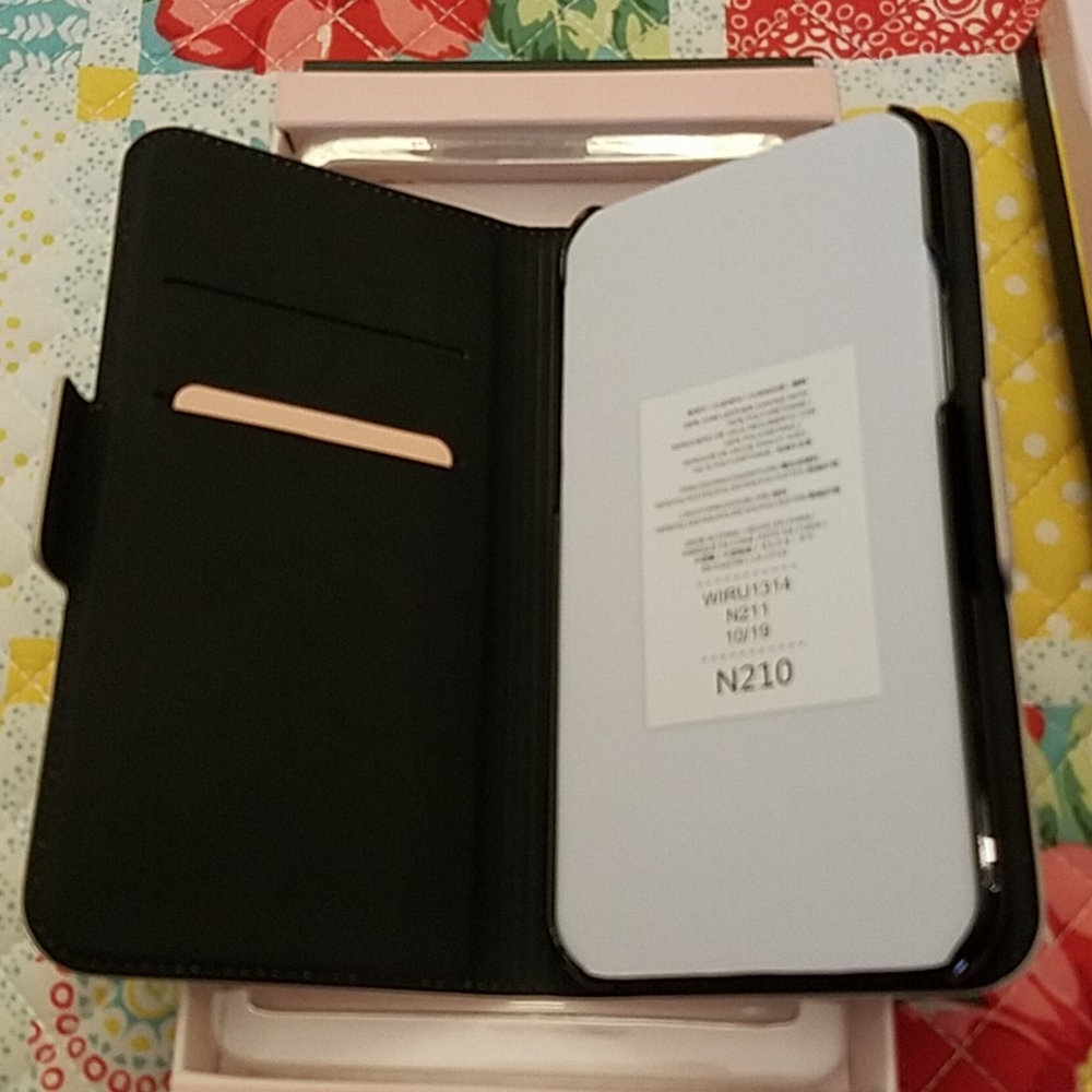 Kate Spade Disney Minnie Mouse iPhone 11 Pro Folio - Picture 6 of 7